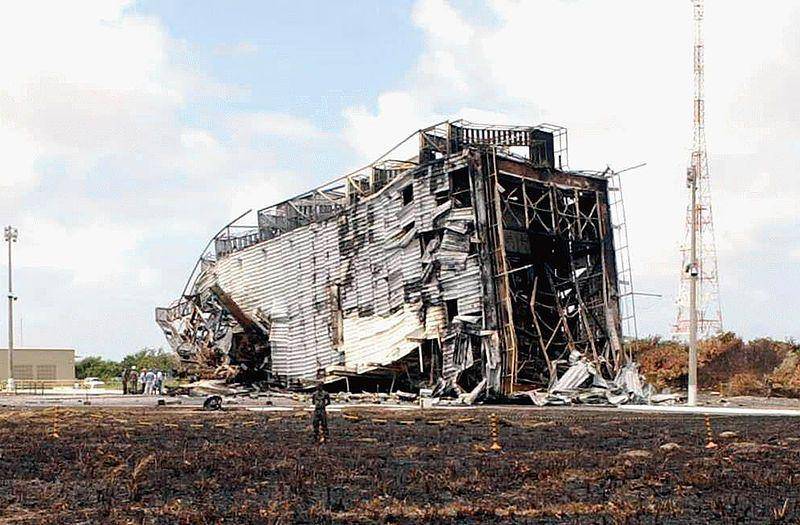 Puing dari struktur peluncuran VLS akibat kecelakaan VLS Alcântara 2003. (commons.wikimedia.org)