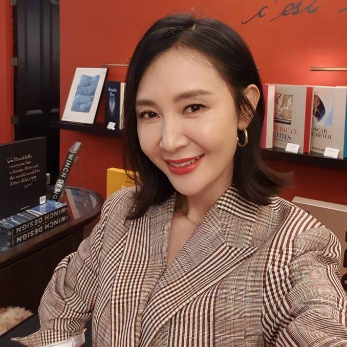 Chae Shi Ra (instagram.com/caesira6808)