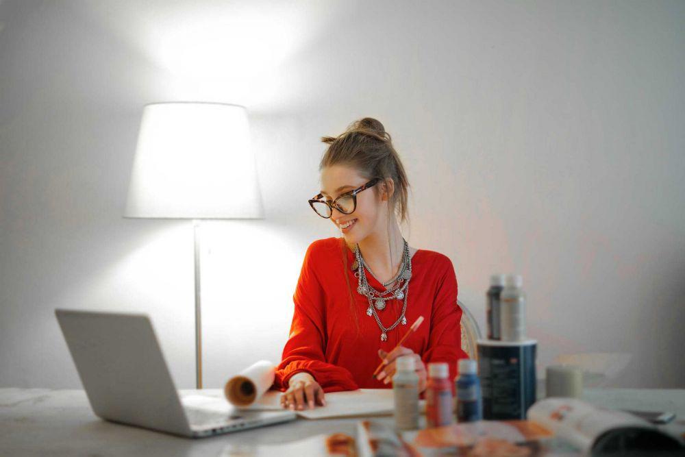 Ilustrasi seorang freelancer (Pexels/Andrea Piacquadio)