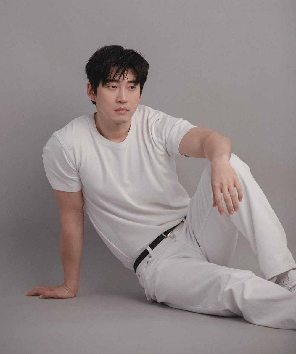 Yoon Kye Sang (instagram.com/enter_just)