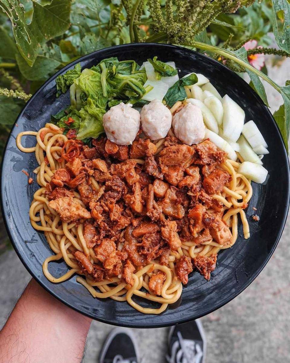 ilustrasi mie ayam goreng (instagram.com/tumbarmerica)