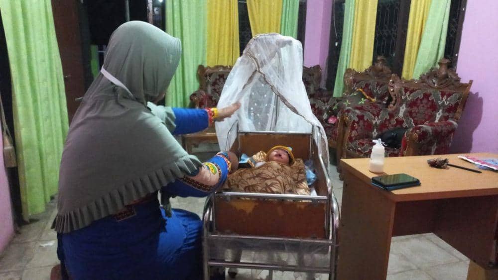 Berbalut Kain, Warga Temukan Bayi Perempuan di Ruangan Imam Masjid