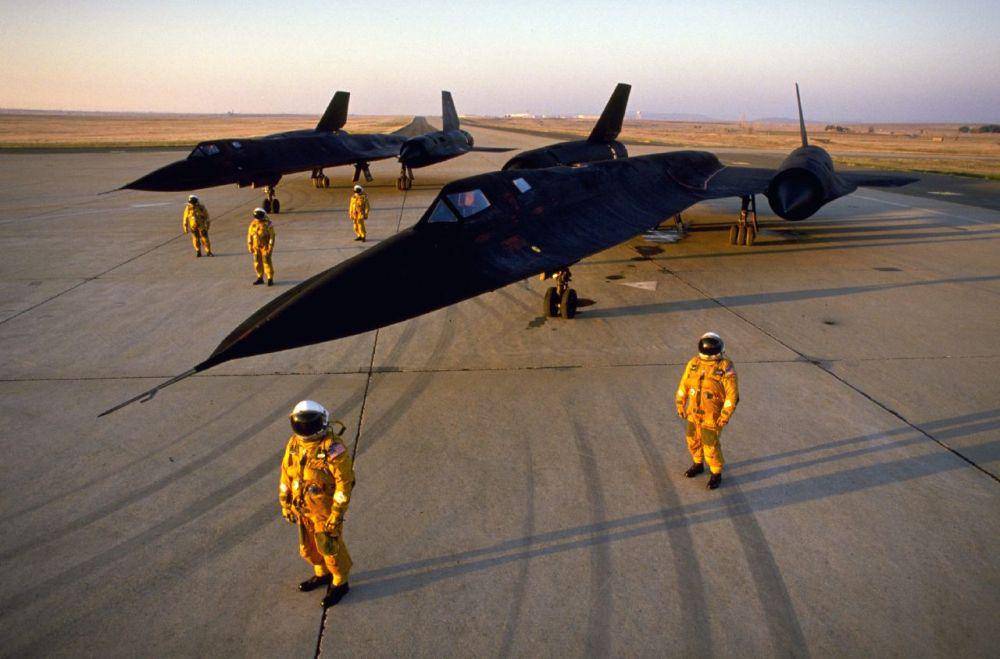 SR-71 Blackbird dan pilotnya (warbirdsnews.com)