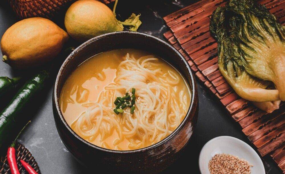ilustrasi kari bihun (unsplash.com/Pesce Huang)