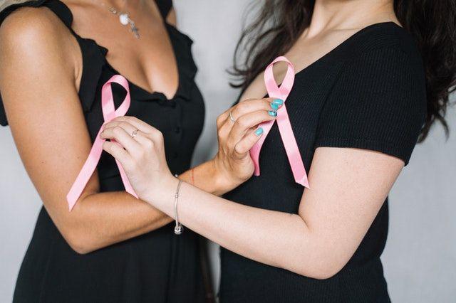 ilustrasi pita pink yang merepresentasikan awareness kanker payudara (pexels.com/AnnaTrazevich)