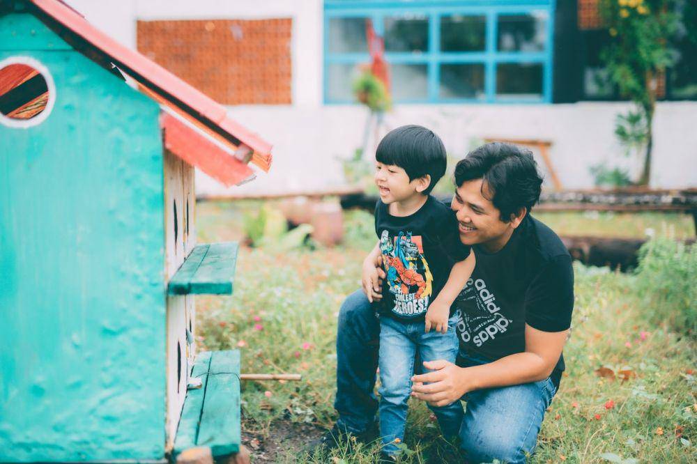 ilustrasi ayah dan anak (pexels.com/Huynh Van)
