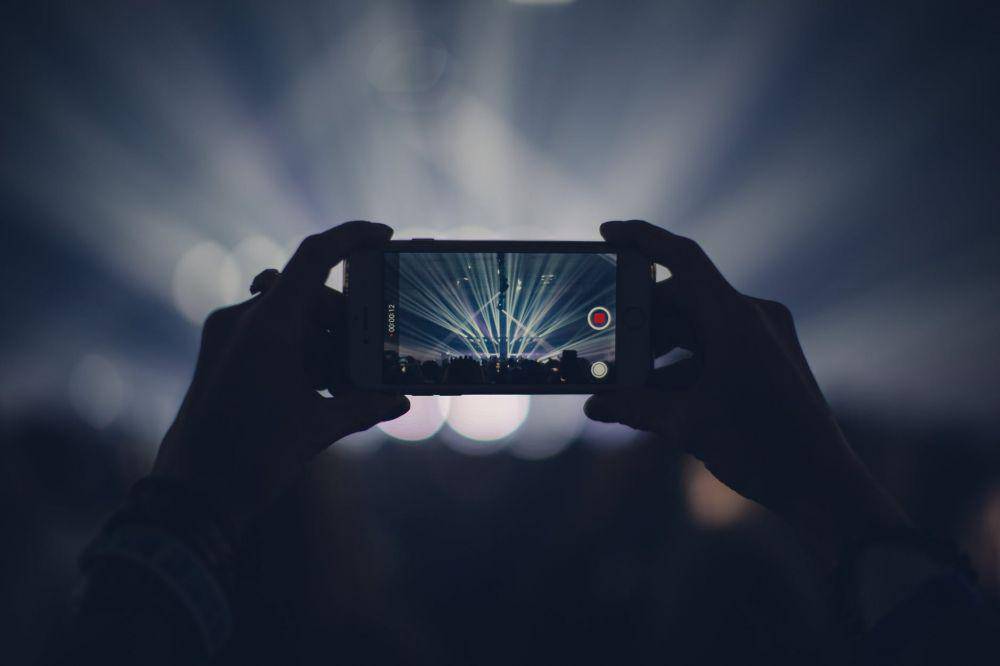 5 Tips Memaksimalkan Smartphone untuk Foto Konser