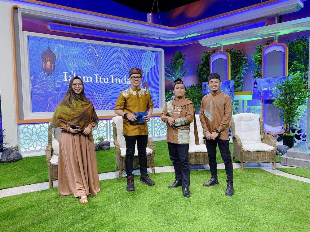 Oki Setiana Dewi dan rekan artis (instagram.com/okisetianadewi)