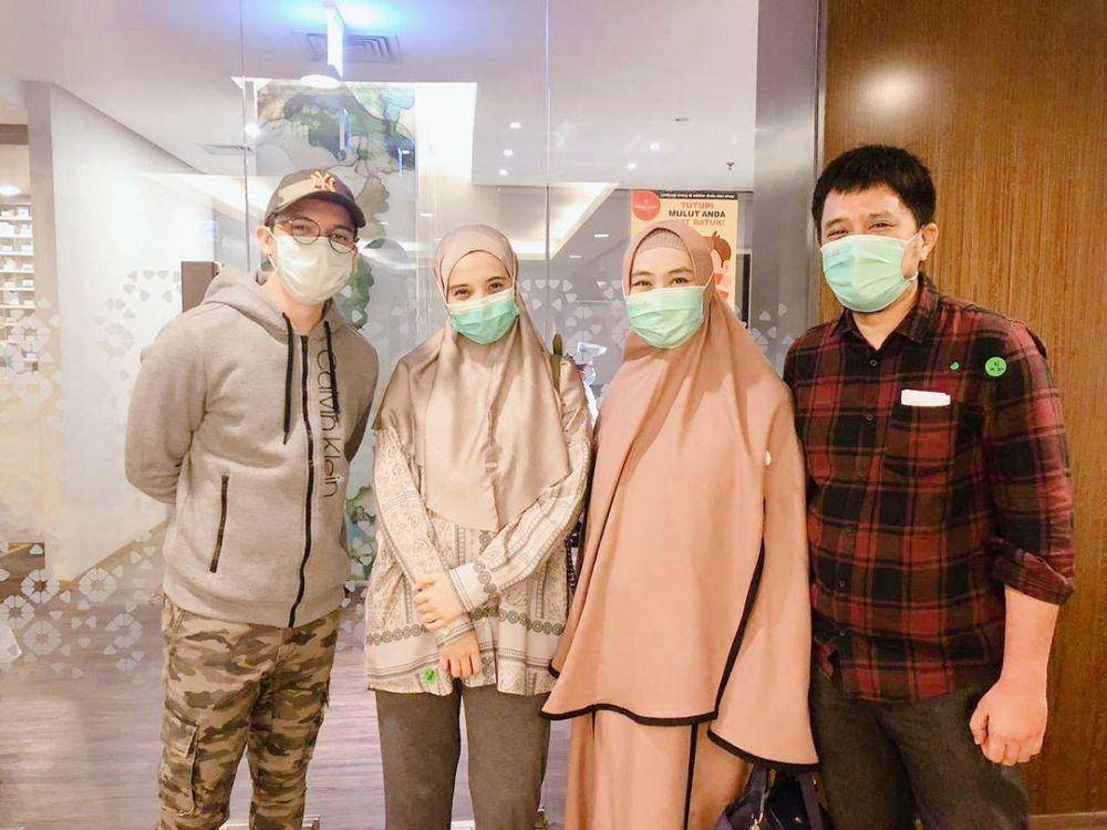 Oki Setiana Dewi dan rekan artis (instagram.com/okisetianadewi)