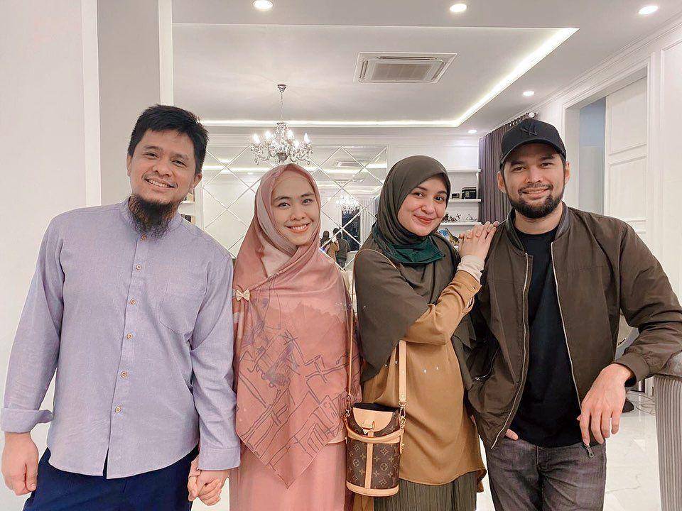 Oki Setiana Dewi dan rekan artis (instagram.com/okisetianadewi)