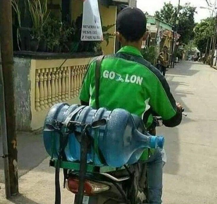 kelakuan tukang galon (instagram.com/newdramaojol.id)