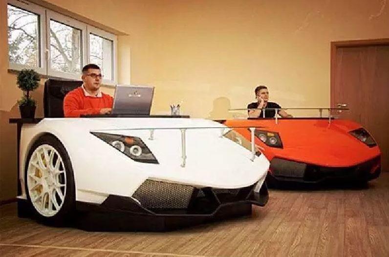 meja kerja gak biasa (instagram.com/uglydesign)