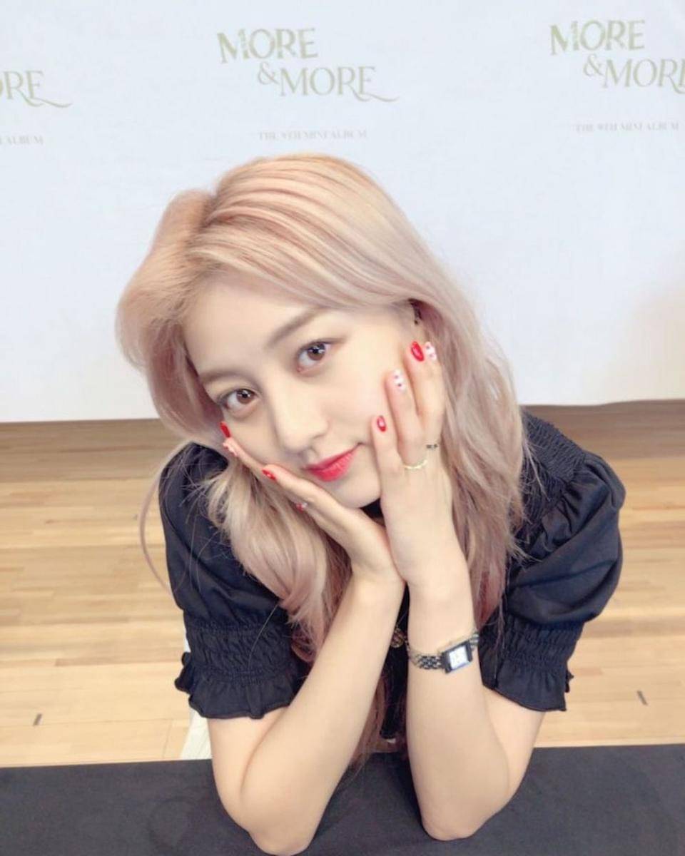 Nail art Jihyo Twice (instagram.com/twicetagram)