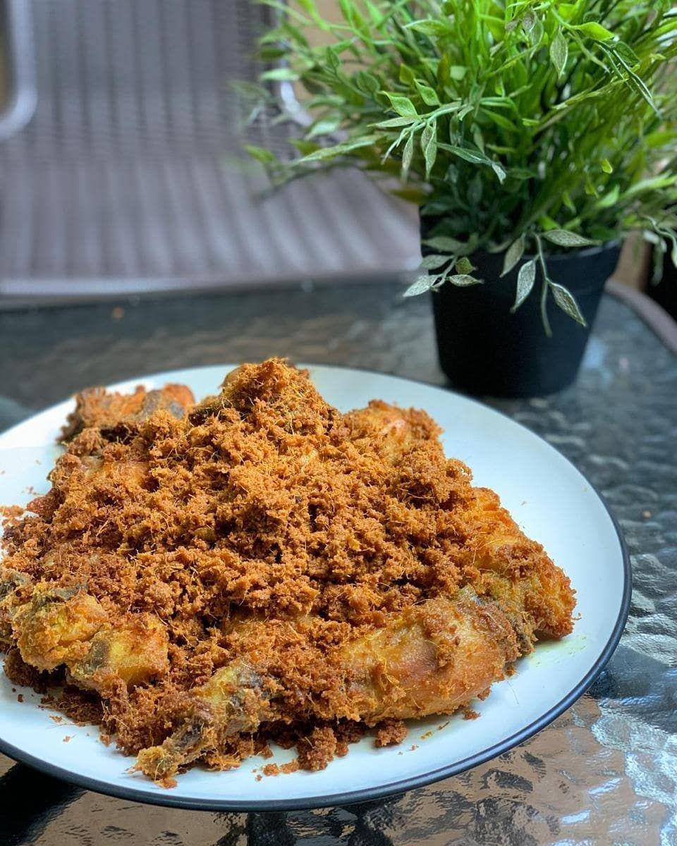 Ayam goreng khas Padang (instagram.com/talago.kitchen)