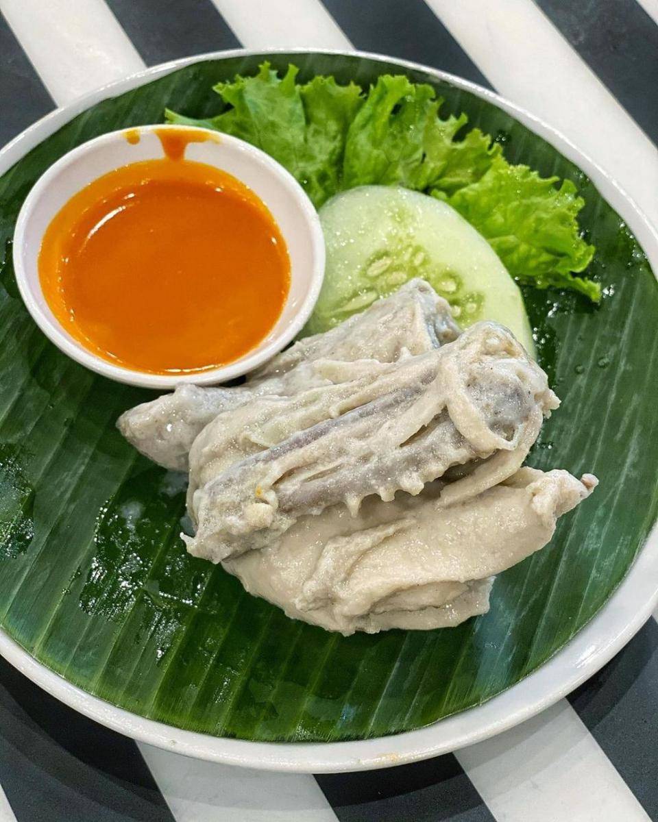 Ayam pop (instagram.com/angkytan)