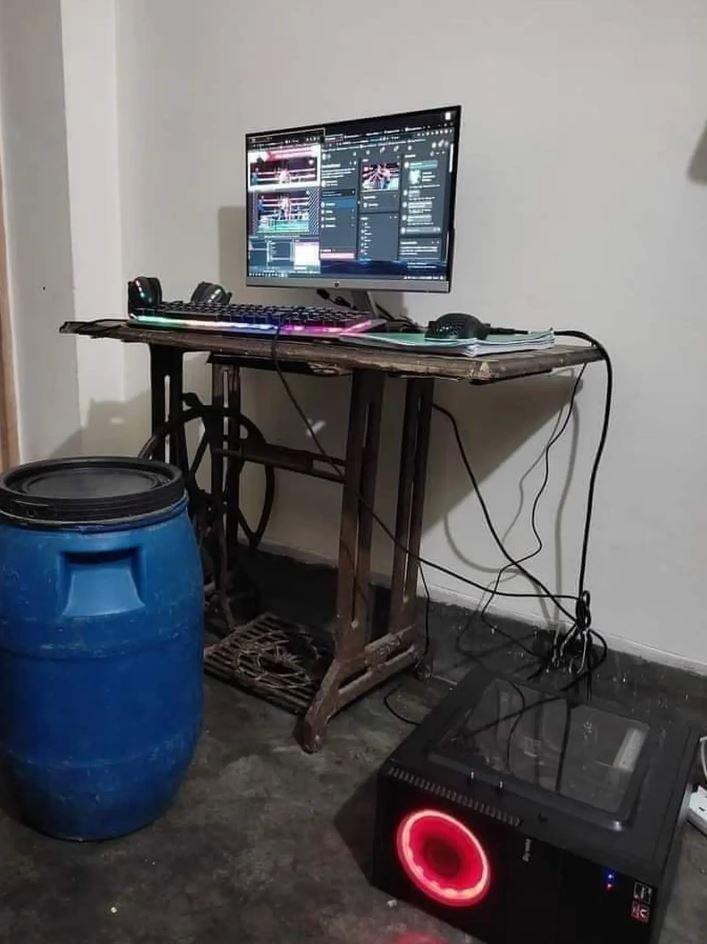 meja kerja gak biasa (instagram.com/sukijan.id)