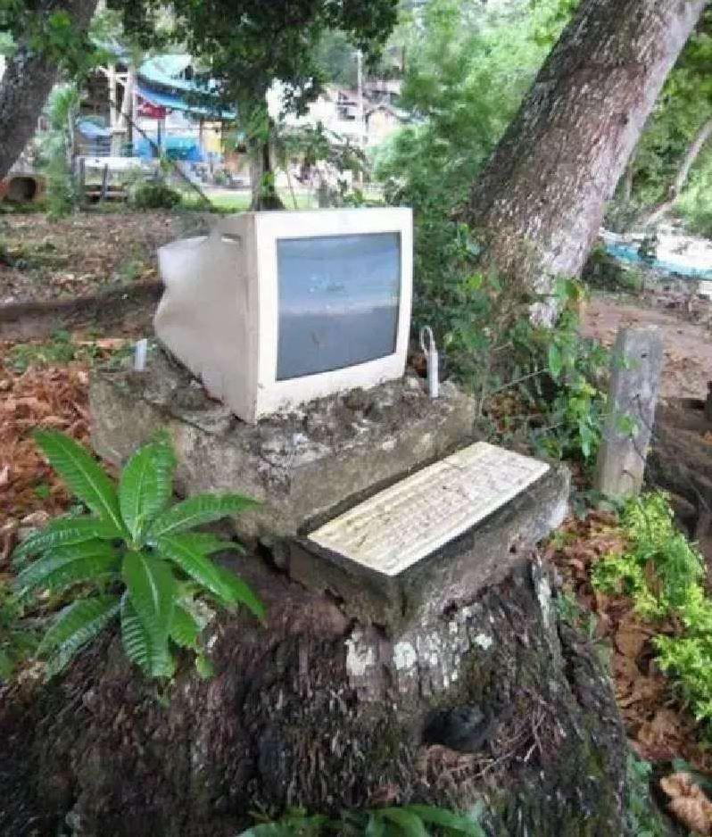 meja kerja gak biasa (instagram.com/sukijan.id)