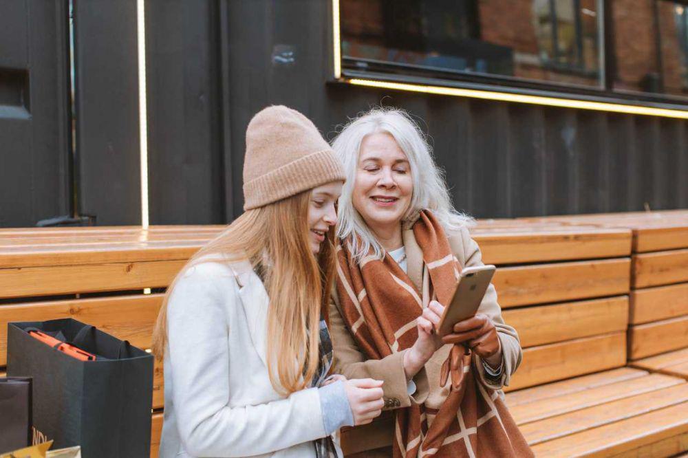 ilustrasi orangtua dan anak (pexels.com/Anastasia Shuraeva)