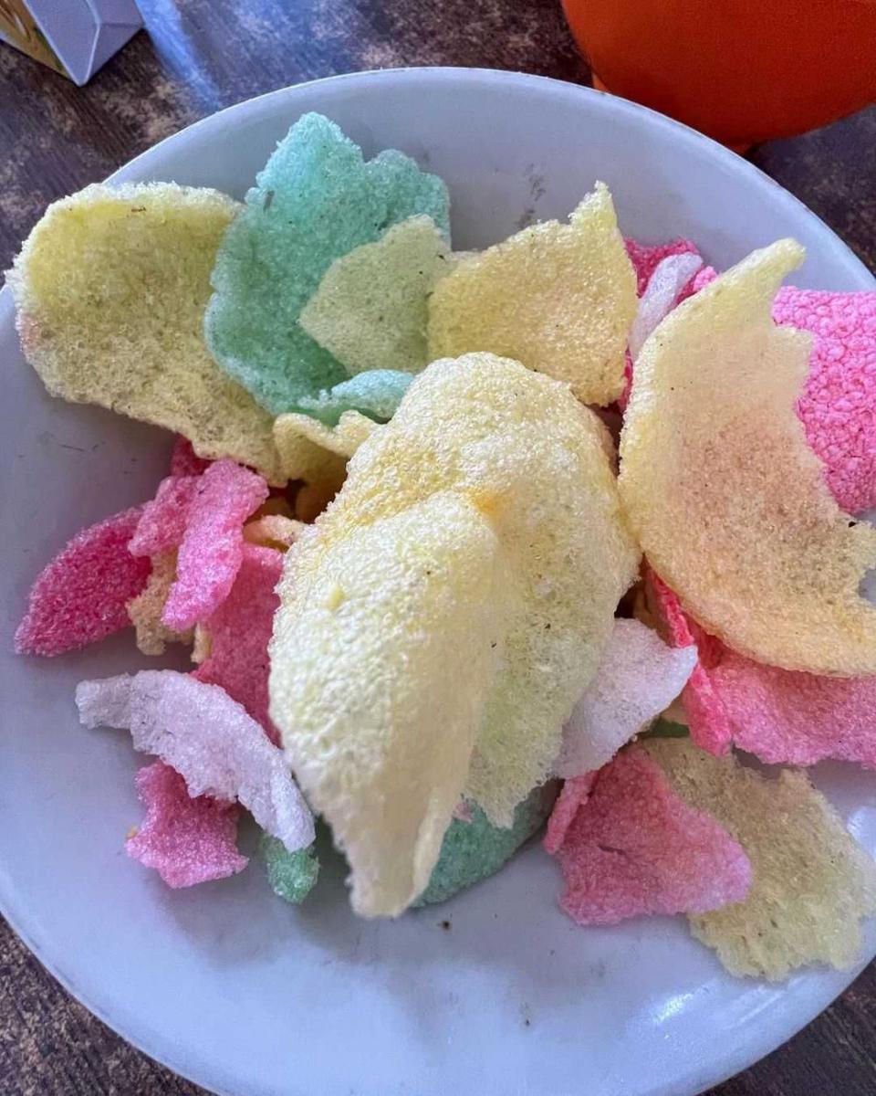 Kerupuk pelengkap sroto (instagram.com/nashirasaratina)