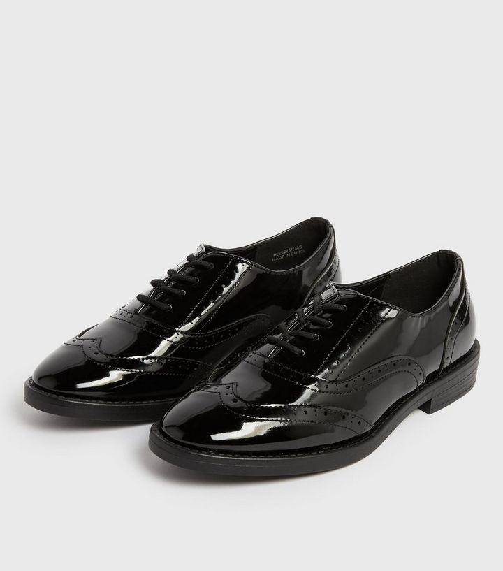 Rekomendasi sepatu oxford buat cewek. (newlook.com)