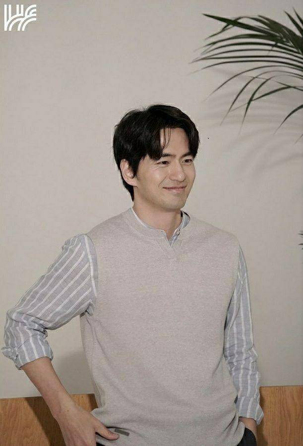 Lee Jin Wook berperan sebagai  Dan Hwal di drama Bulgasal (instagram.com/bhent_official)