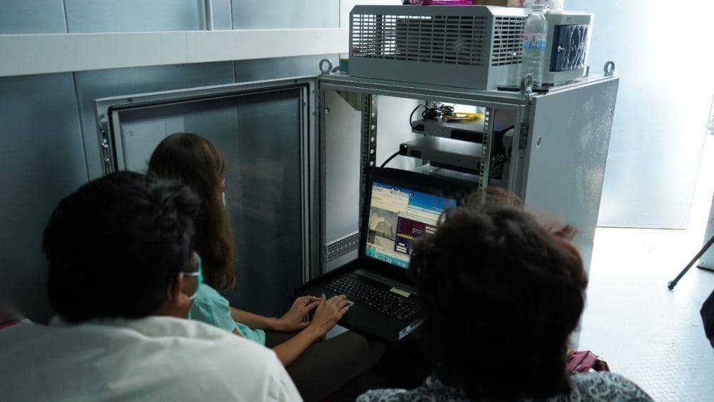 Proses instalasi teleskop robotik OZT ITERA (IDN Times/Istimewa)