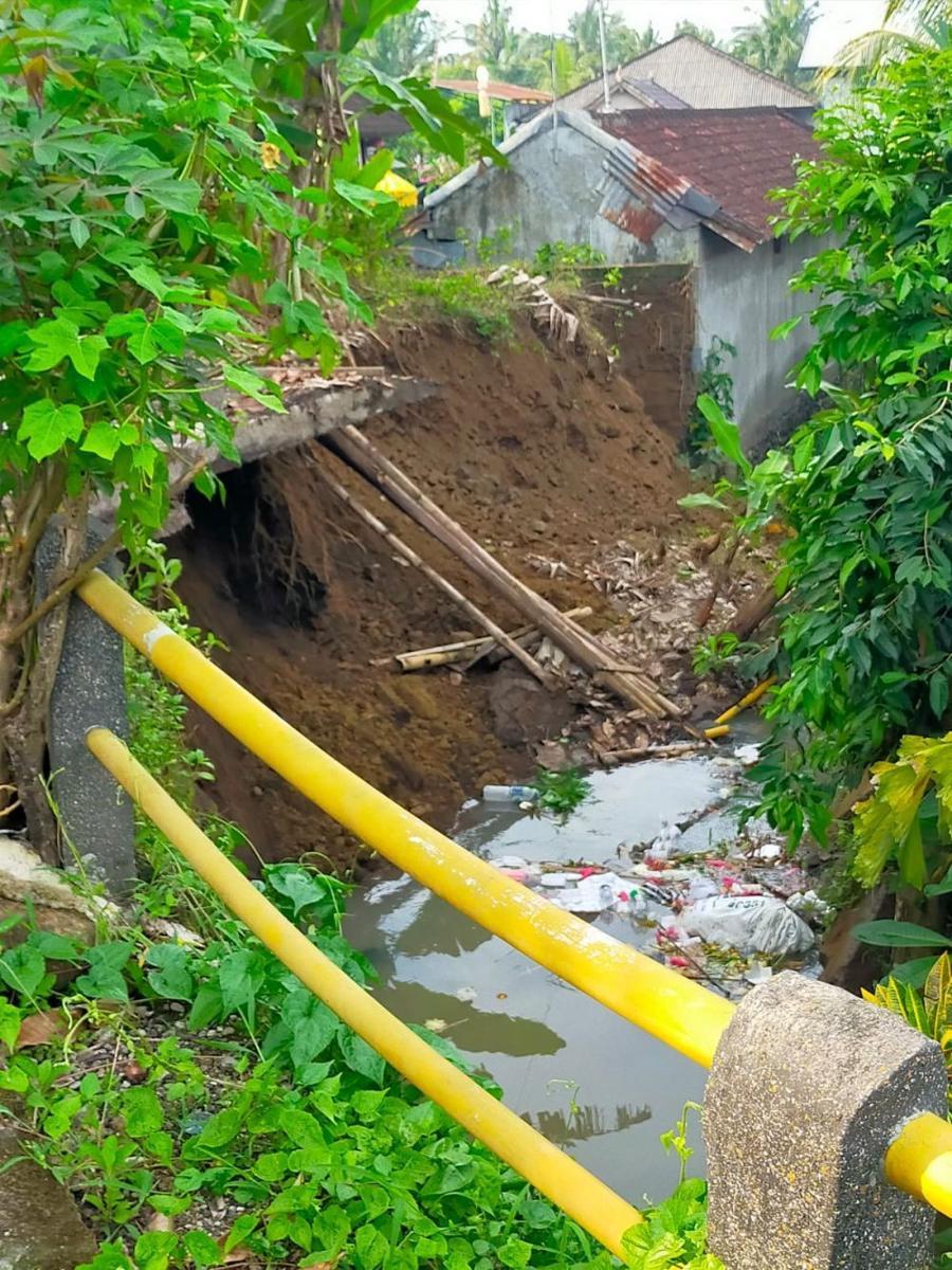 Senderan Jebol Akibat Hujan Deras, Satu Warga di Tabanan Patah Kaki
