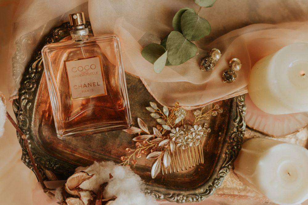 ilustrasi parfum (unsplash.com/Lucas Mendes)