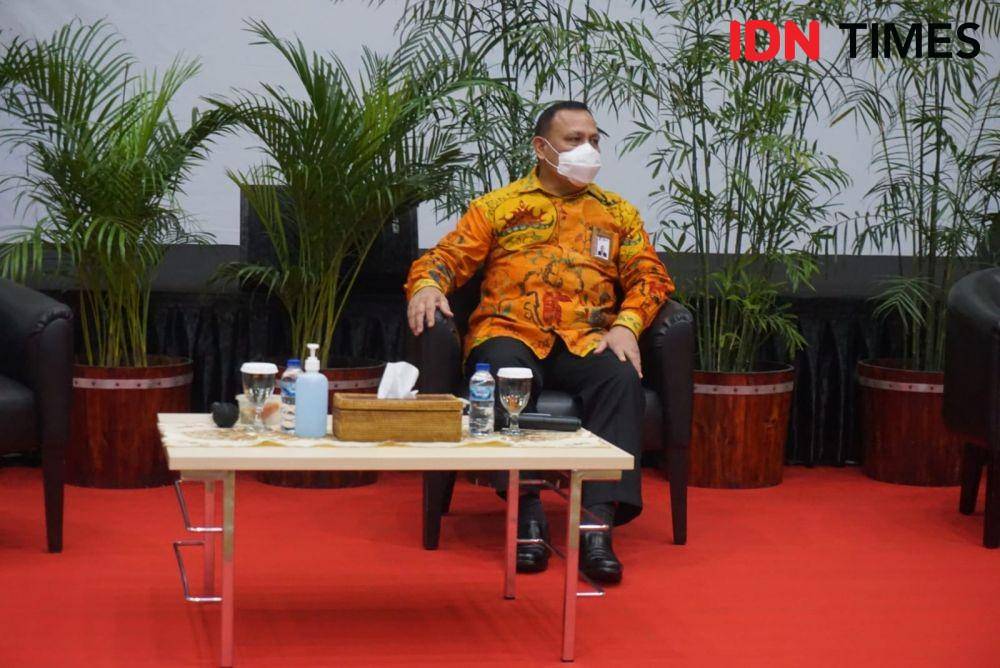 Ketua KPK, Firli Bahuri, saat diskusi dengan media massa di Gedung Juang KPK, Setiabudi, Jakarta Selatan pada Jumat (19/11/2021). (IDN Times/Aryodamar)