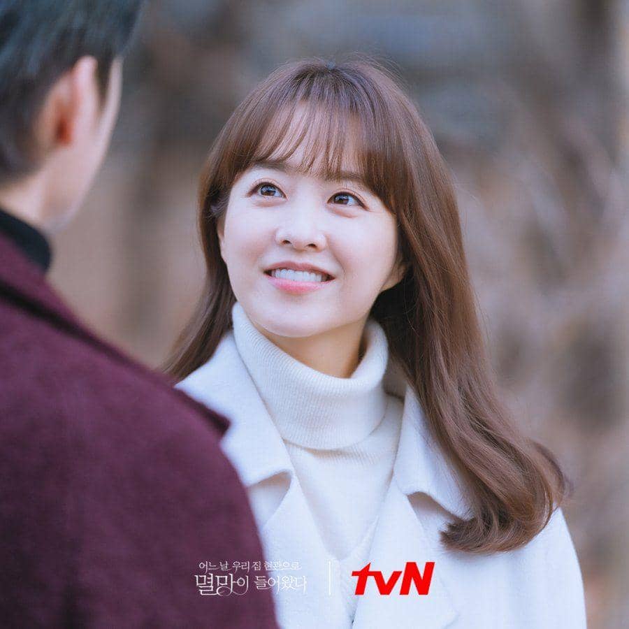 Park Bo Young sebagai Tak Dong Kyung di Doom At Your Service (dok. tvN/Doom At Your Service)