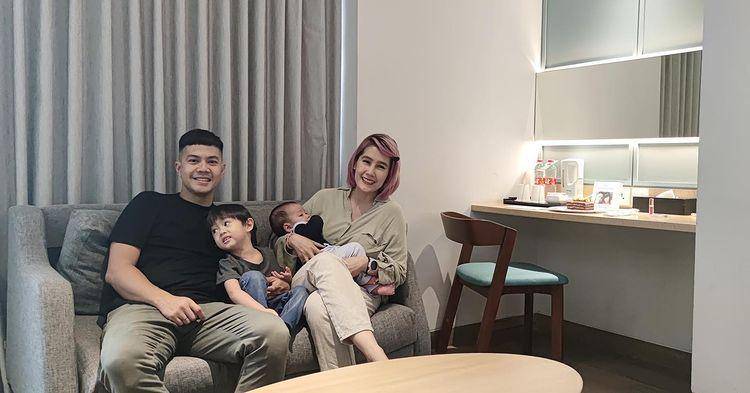 potret Ardina Rasti dengan rambut pink (instagram.com/ardinarasti6)