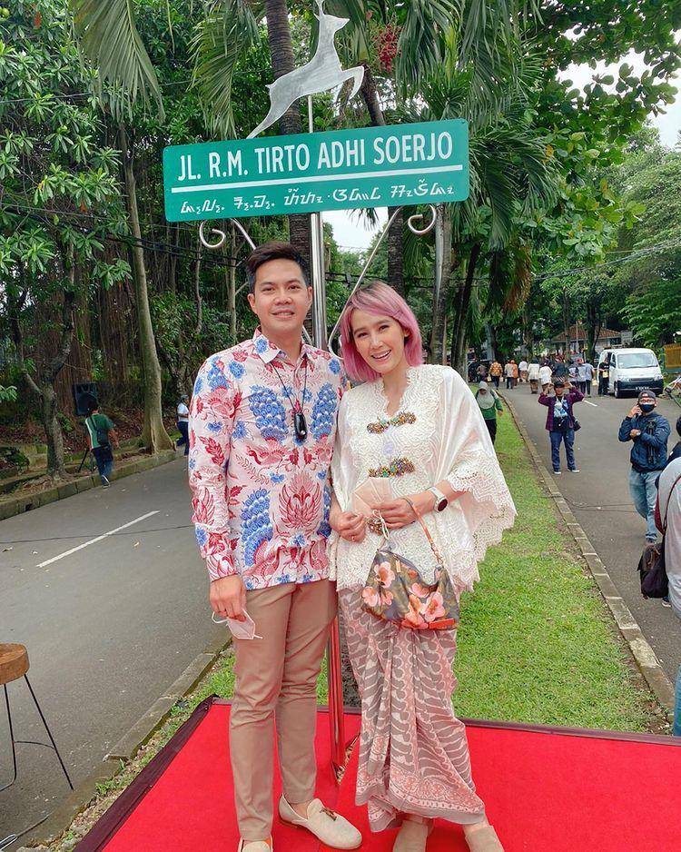 potret Ardina Rasti dengan rambut pink (instagram.com/ardinarasti6)