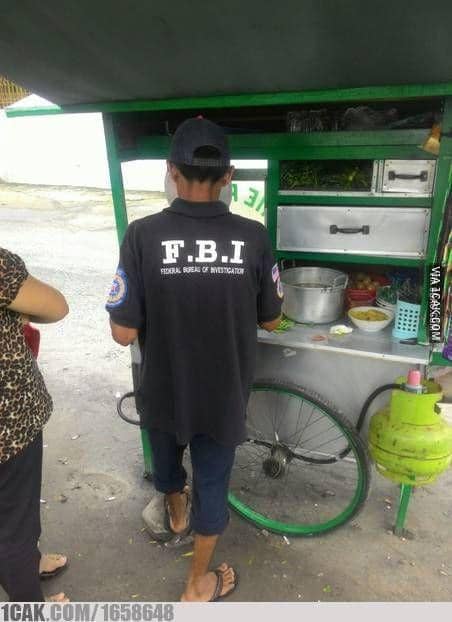 potret apes makan mi ayam (1cak.com)