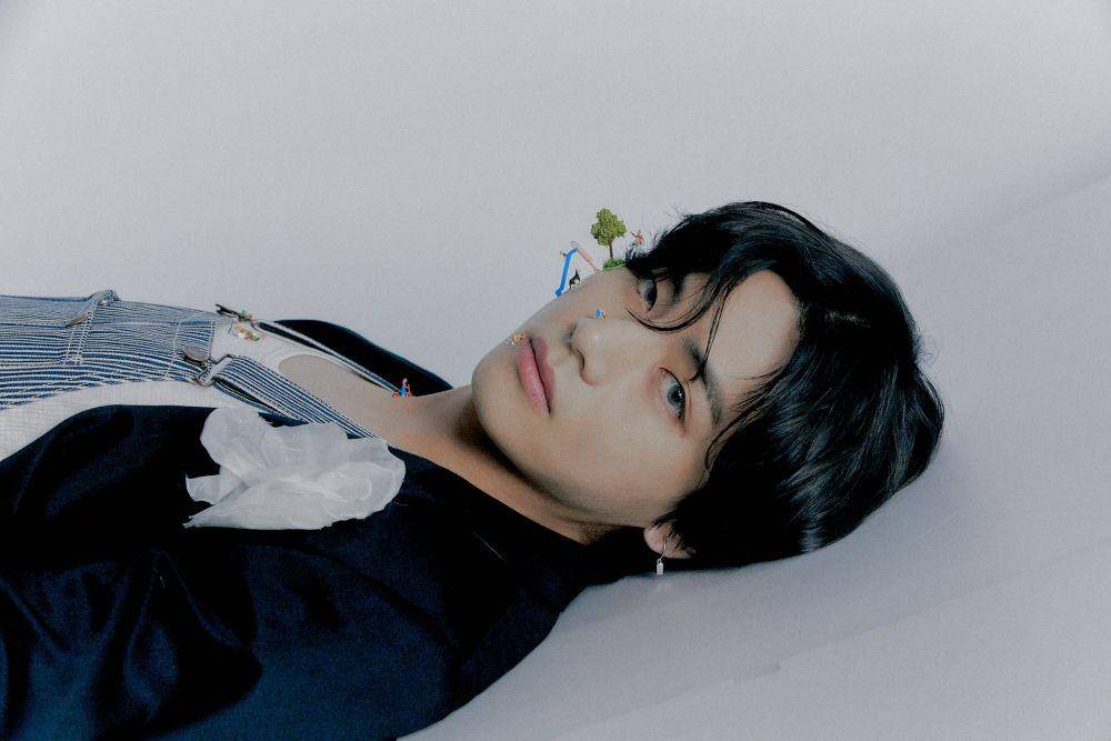 V BTS (twitter.com/BTS_twt)