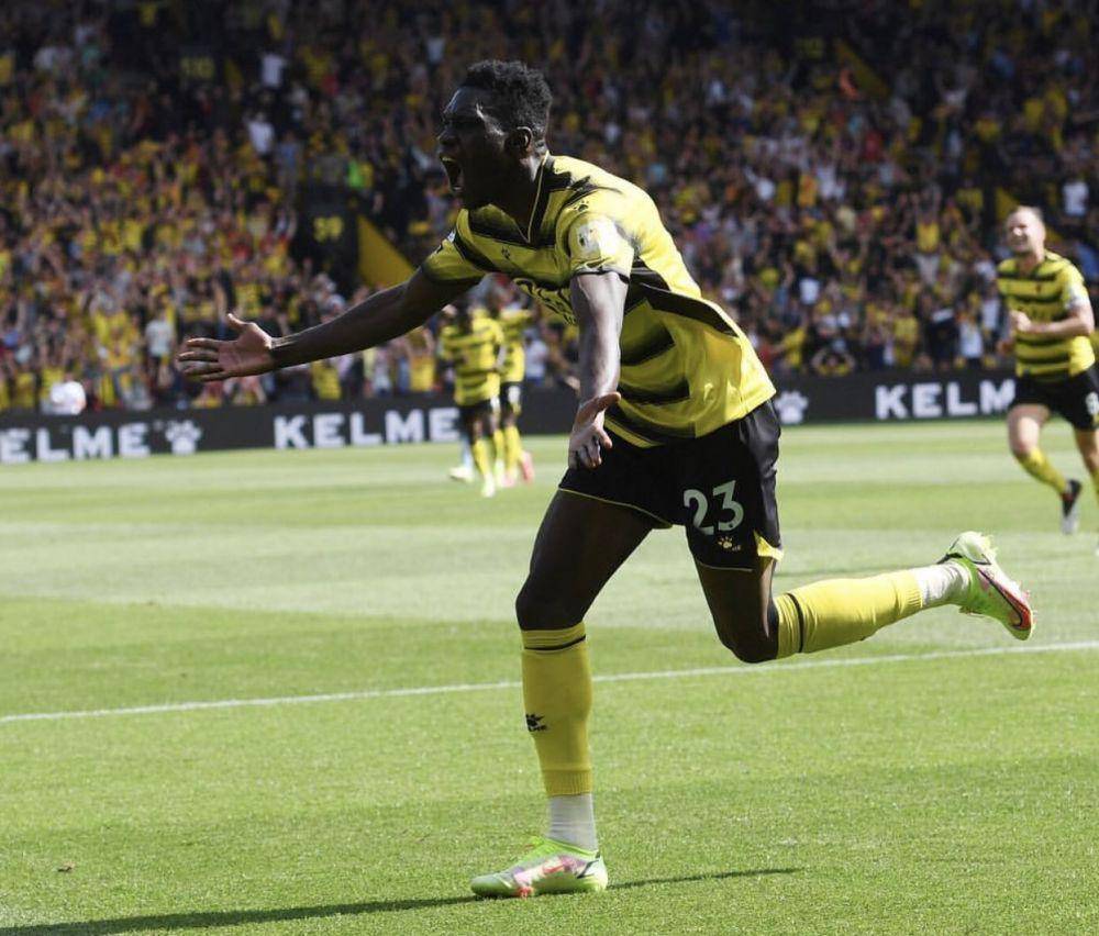 Ismaila Sarr, pemain Watford, merayakan gol ke gawang Manchester United. (twitter.com/vumaSPORT)