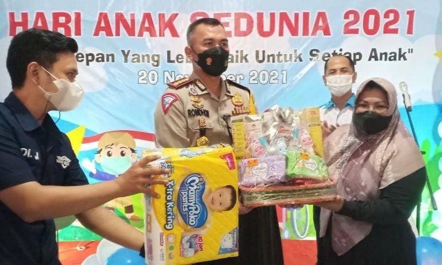 Ditlantas Polda Lampung menyalurkan sejumlah bantuan kepada anak-anak di Rumah Singgah Bussaina, Labuhan Ratu, Kedaton, Kota Bandar Lampung. (IDN Times/Istimewa)