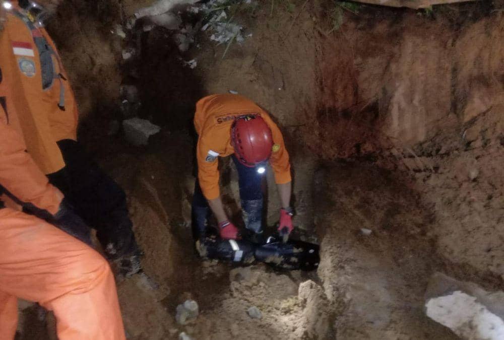 Dramatis! Bocah Perempuan di Banjarnegara Selamat dari Longsoran Tanah Kuburan