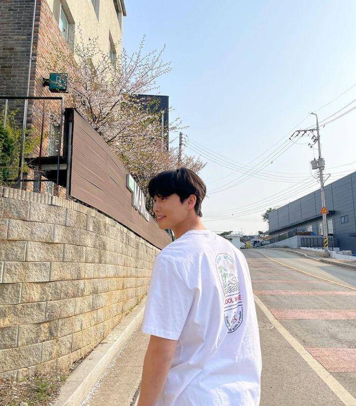 Park Seo Joon (instagram.com/bn_sj2013)
