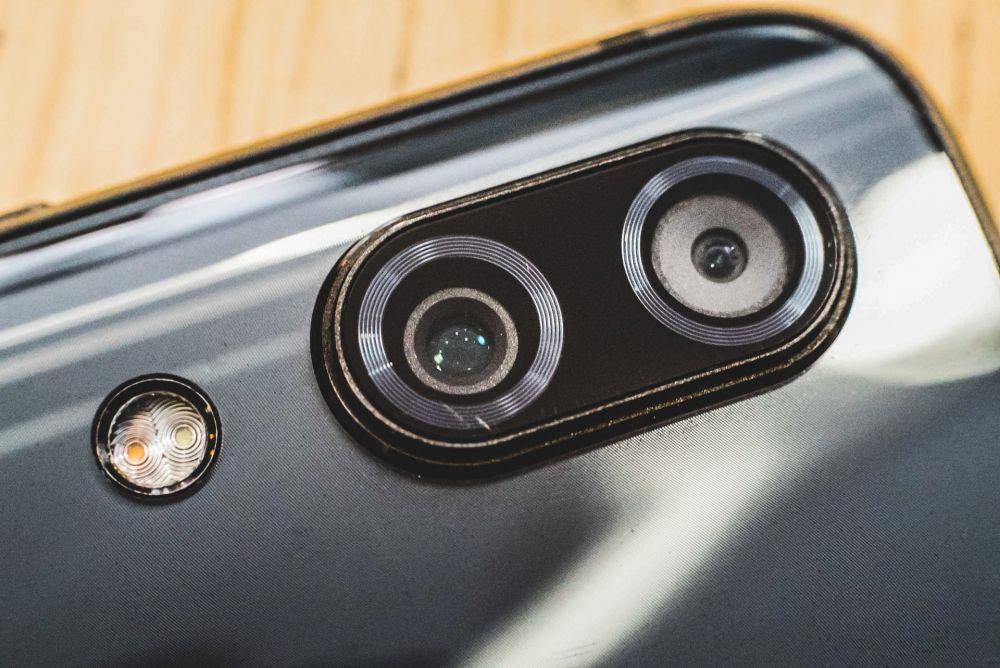 ilustrasi smartphone photography (unsplash.com/Mika Baumeister)