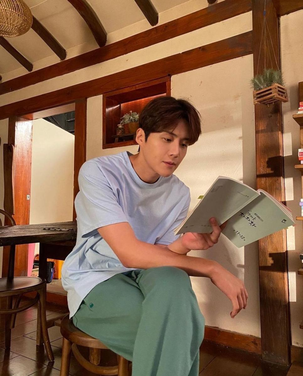 Kim Seon Ho (instagram.com/seonho__kim)