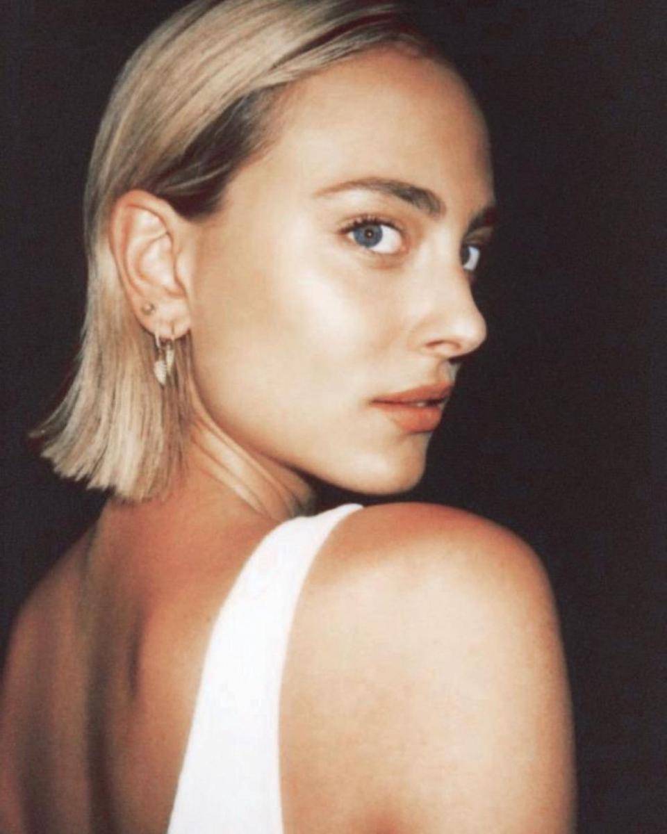 potret Nora Arnezeder (instagram.com/noraarnezederofficial)