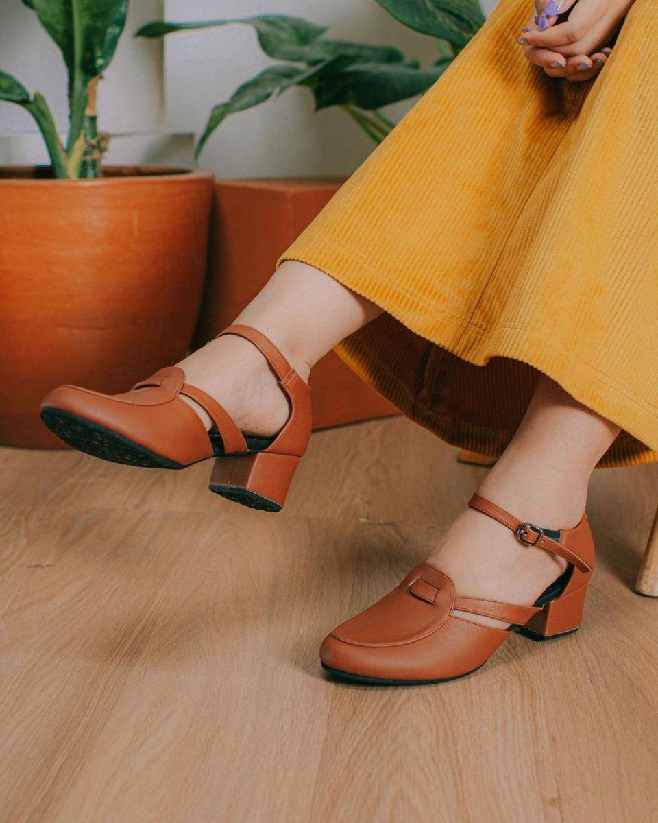 Rekomendasi mary jane shoes. (instagram.com/adorableprojects)