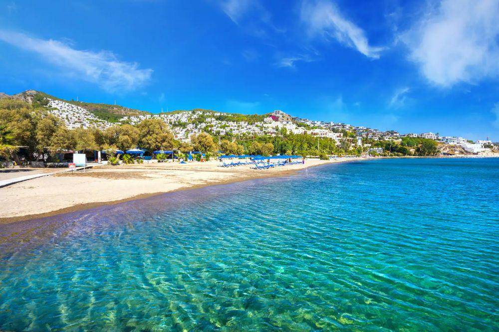Potret Bitez Bay (hotels.com)
