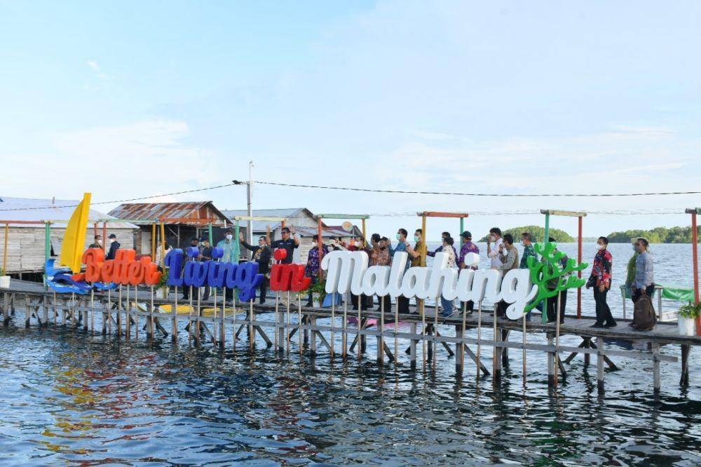 PT Pupuk Kalimantan Timur (Pupuk Kaltim/PKT) menetapkan pemukiman atas air Malahing Kelurahan Tanjung Laut Indah Bontang Selatan sebagai Kampung Ekowisata di Kota Bontang. (Dok. PKT)