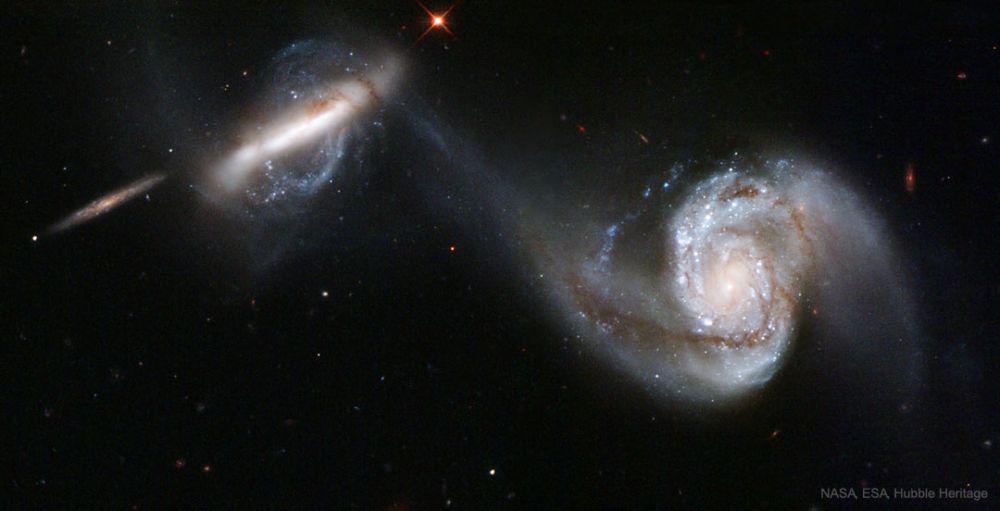 potret Arp 87 (apod.nasa.gov/NASA, ESA, Hubble)