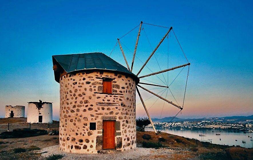 Potret Bodrum windmills (gezicini.com)