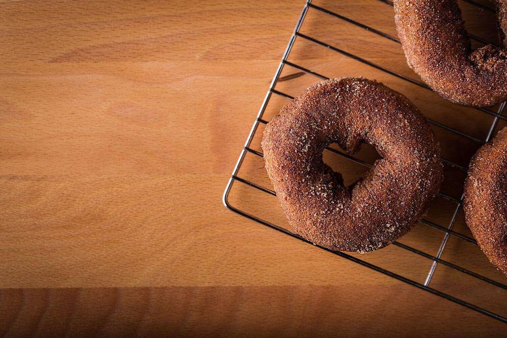 ilustrasi donut gula kayu manis (unsplash.com/Charles "Duck" Unitas)