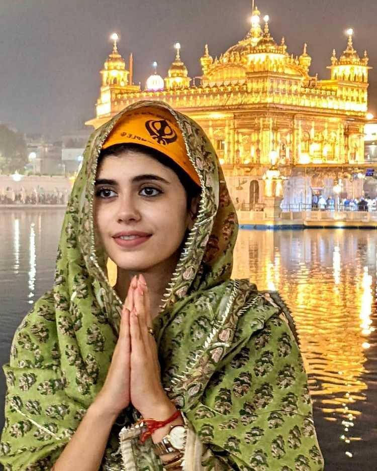 potret Sanjana Sanghi (instagram.com/sanjanasanghi96)