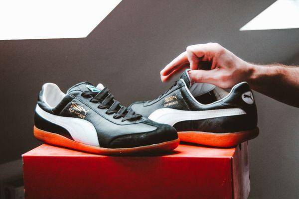 Ilustrasi sepatu Puma (unsplash/Hello I'm Nik)