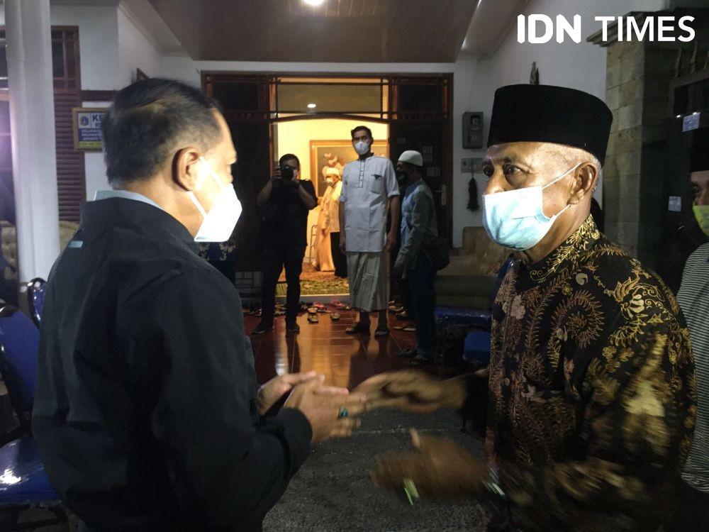 Menteri Pemuda dan Olahraga, Zainudin Amali, saat takziah ke kediaman Verawaty Fajrin (IDN Times / Irfan Faturrohman)